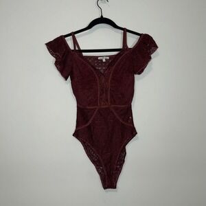 Charlotte‎ Russe Burgundy Lace Cold Shoulder Ruffle Sleeve V Neck Bodysuit Small